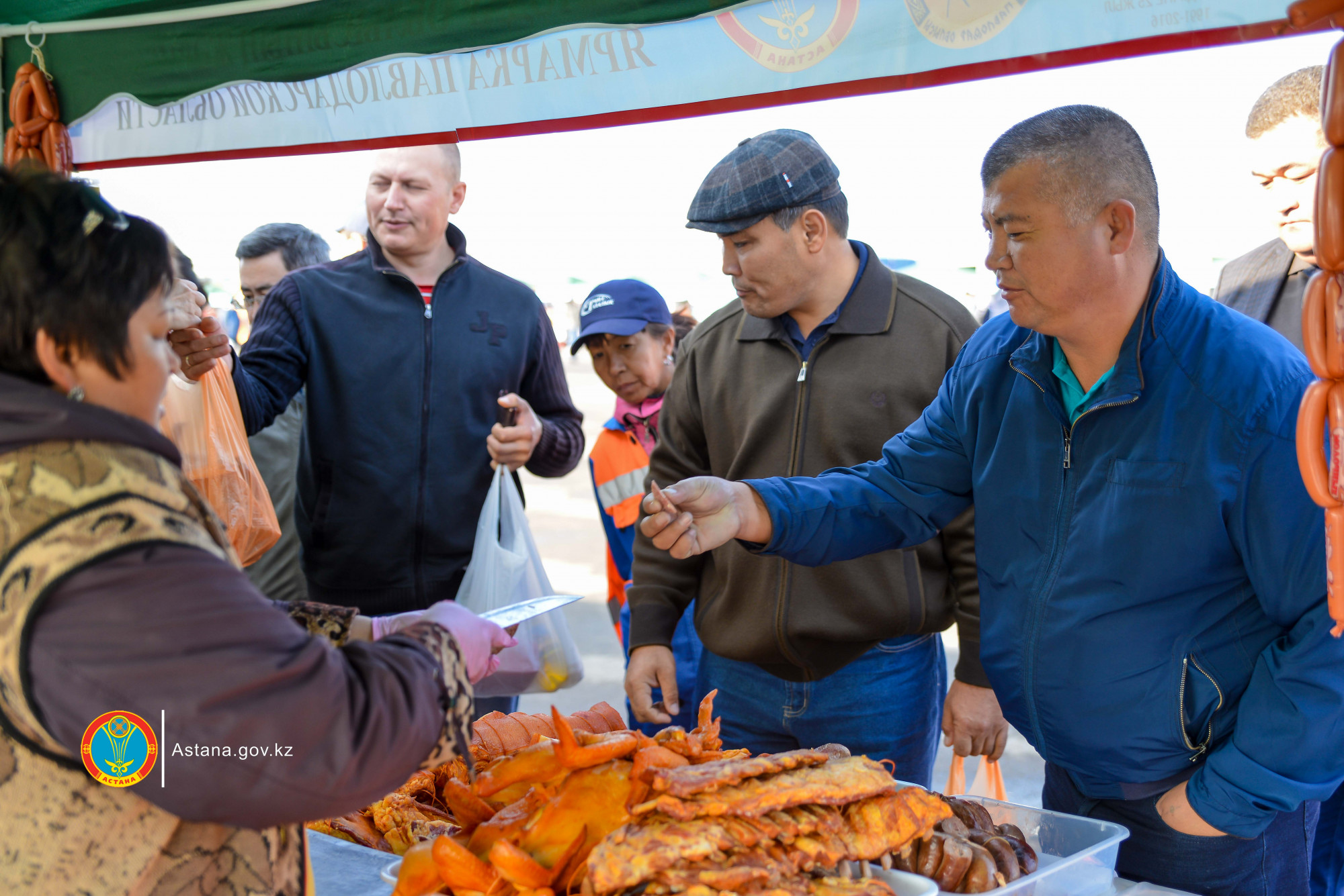 45 тонн рыбной продукции привезут в столицу производители Атырауской области