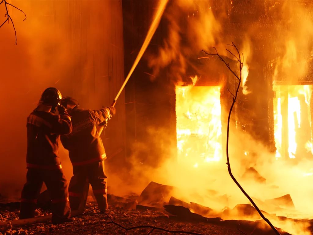 Три человека погибли при пожаре в частном доме в Алматинской области
