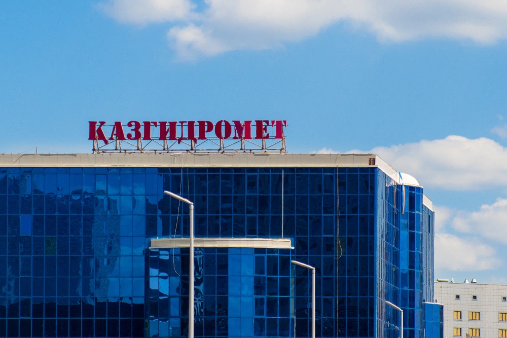 Штормовое предупреждение объявлено в двух регионах Казахстана
