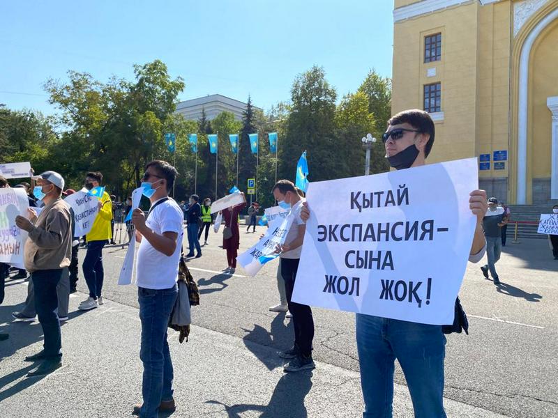 Мирные митинги прошли в четырех городах Казахстана