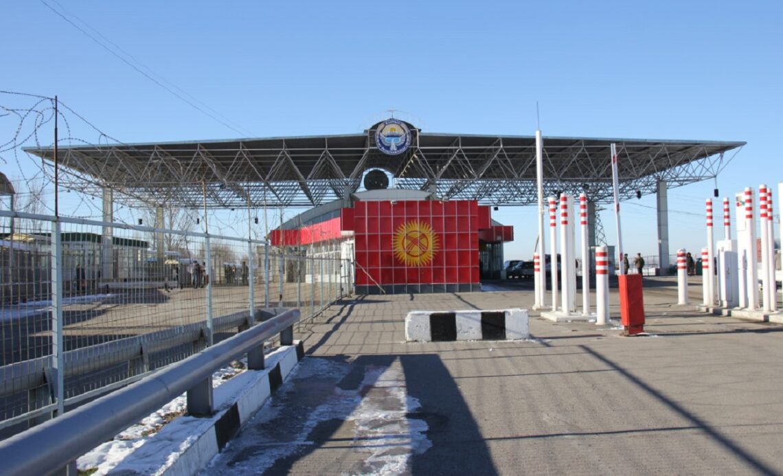 Главы правительств Казахстана и Кыргызстана обсудили по телефону работу КПП на границе