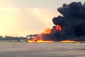 По крайней мере десять человек погибли в результате жесткой посадки самолета в Шереметьево