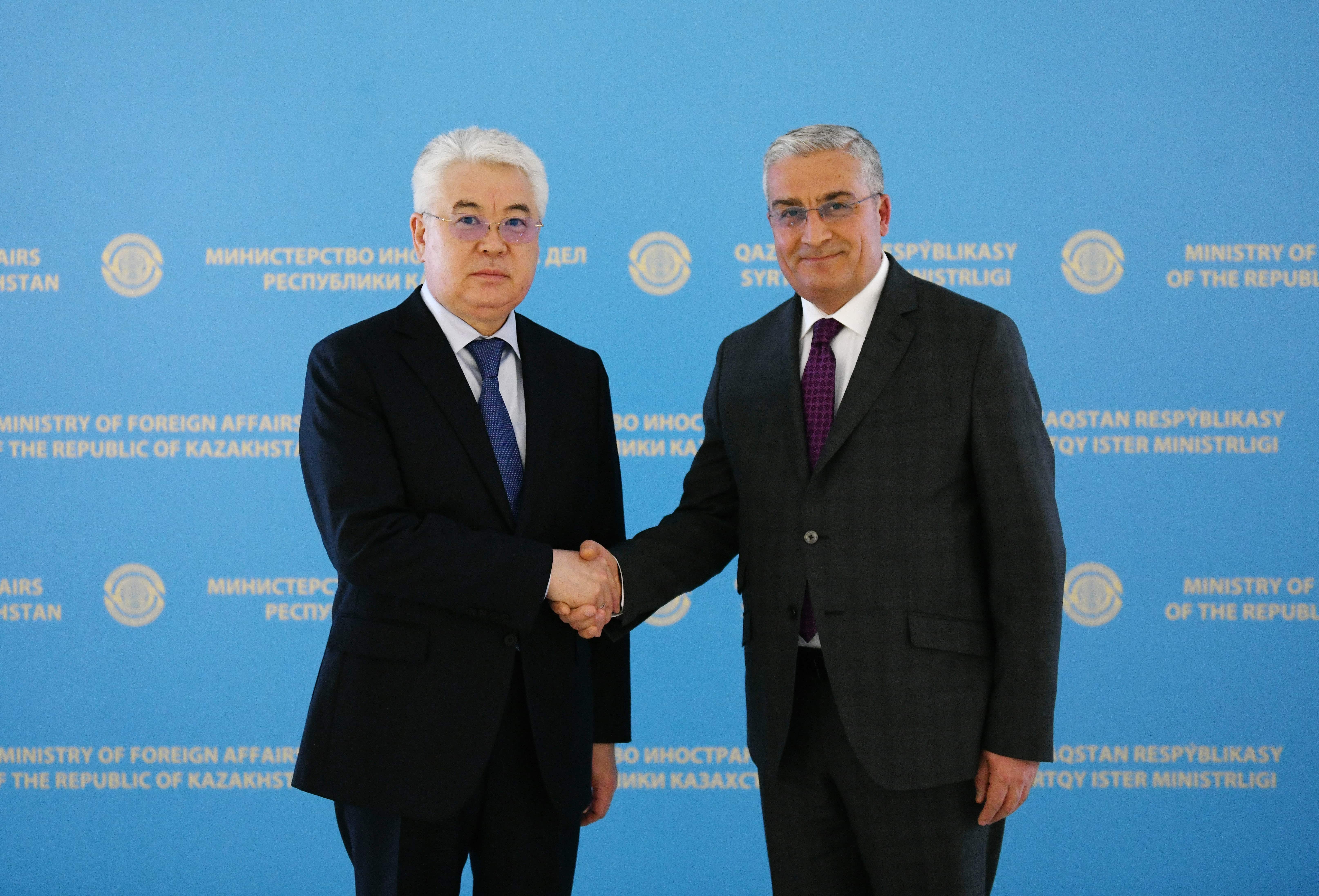 Глава МИД Турции в конце мая посетит Казахстан с официальным визитом