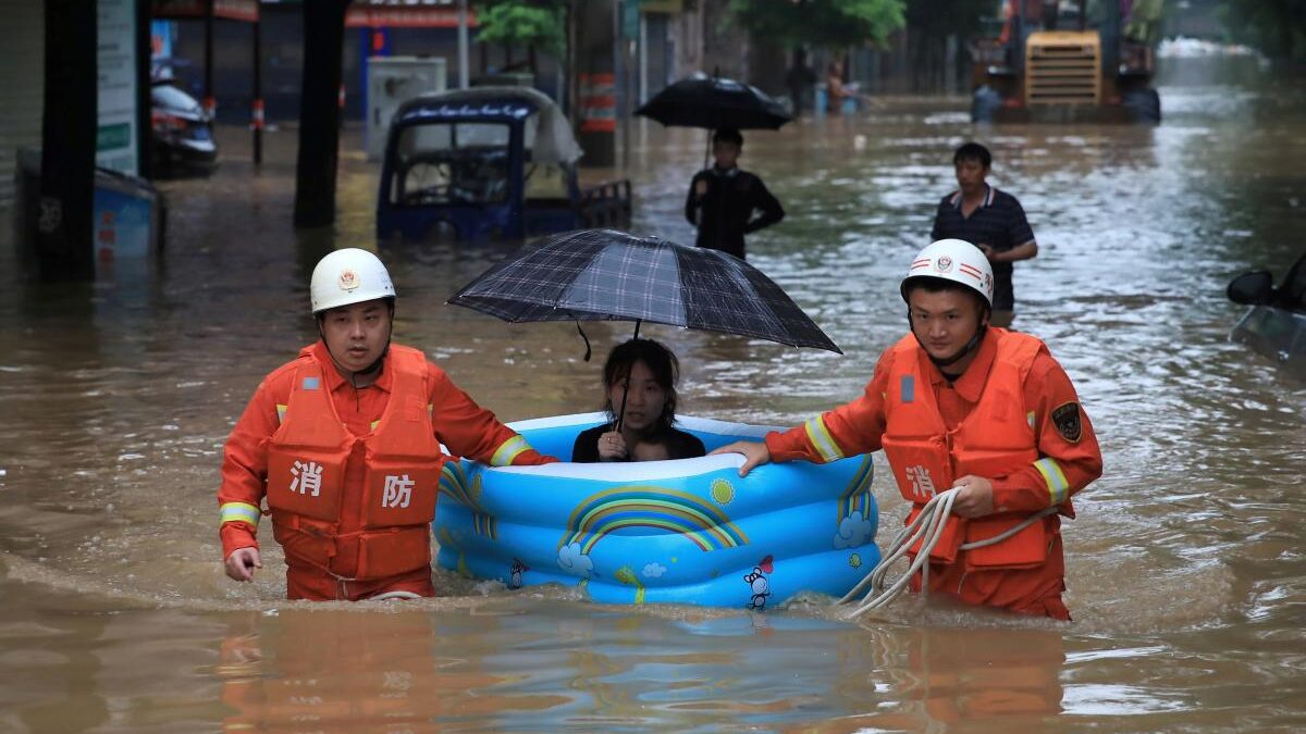 В Китае объявлено "желтое" предупреждение в связи с проливными дождями
