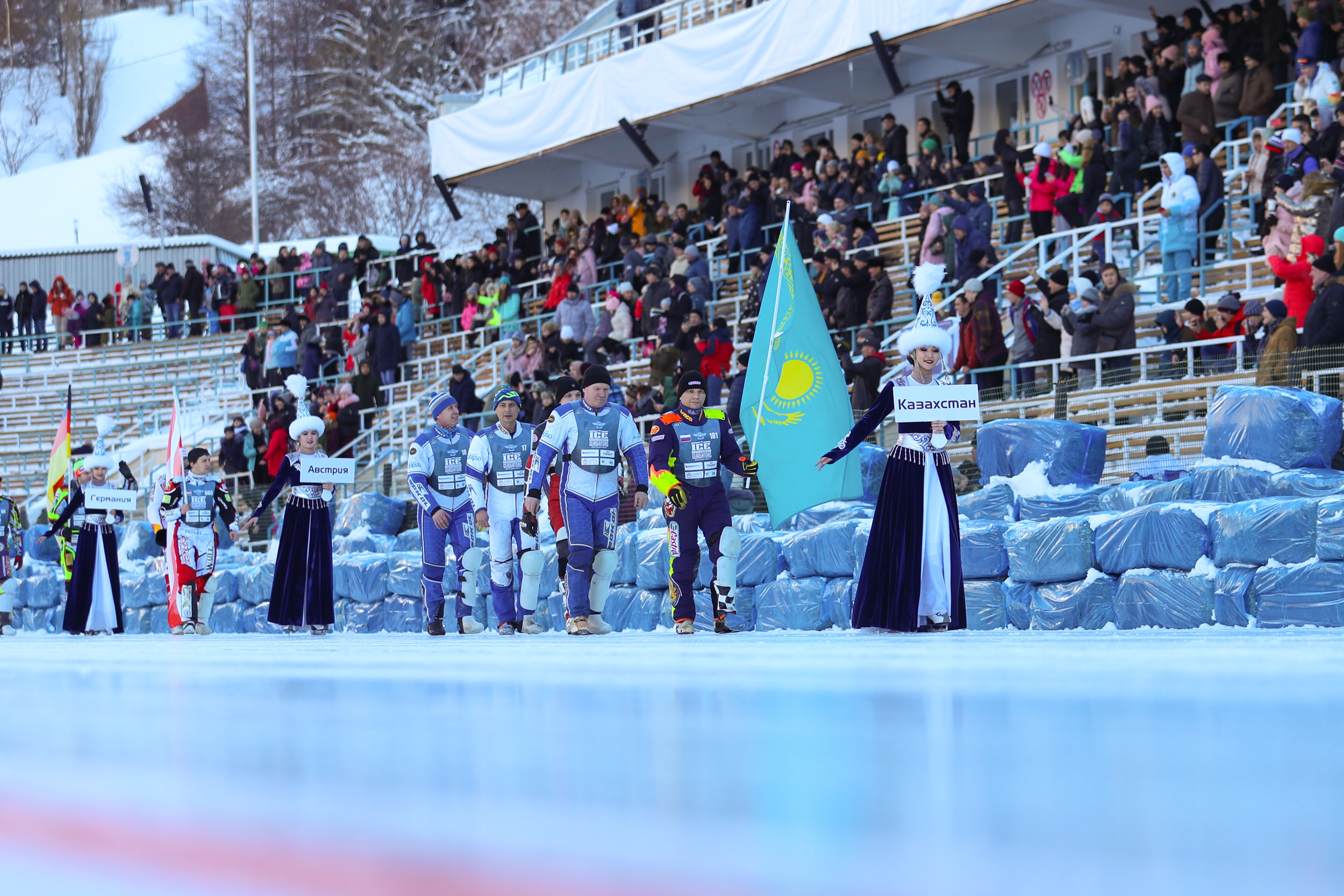 Медведев и Сагинтаев наблюдали за финалом личного Чемпионата мира по мотогонкам на льду в Алматы