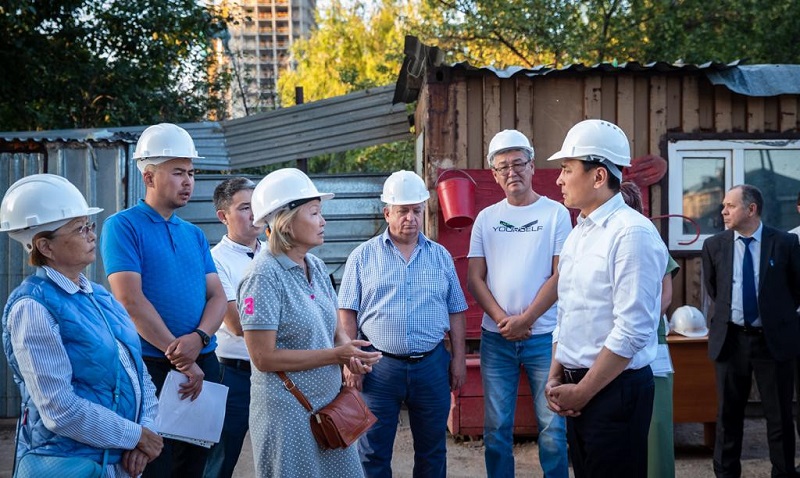 Алтай Кульгинов вновь посетил объекты долевого строительства   