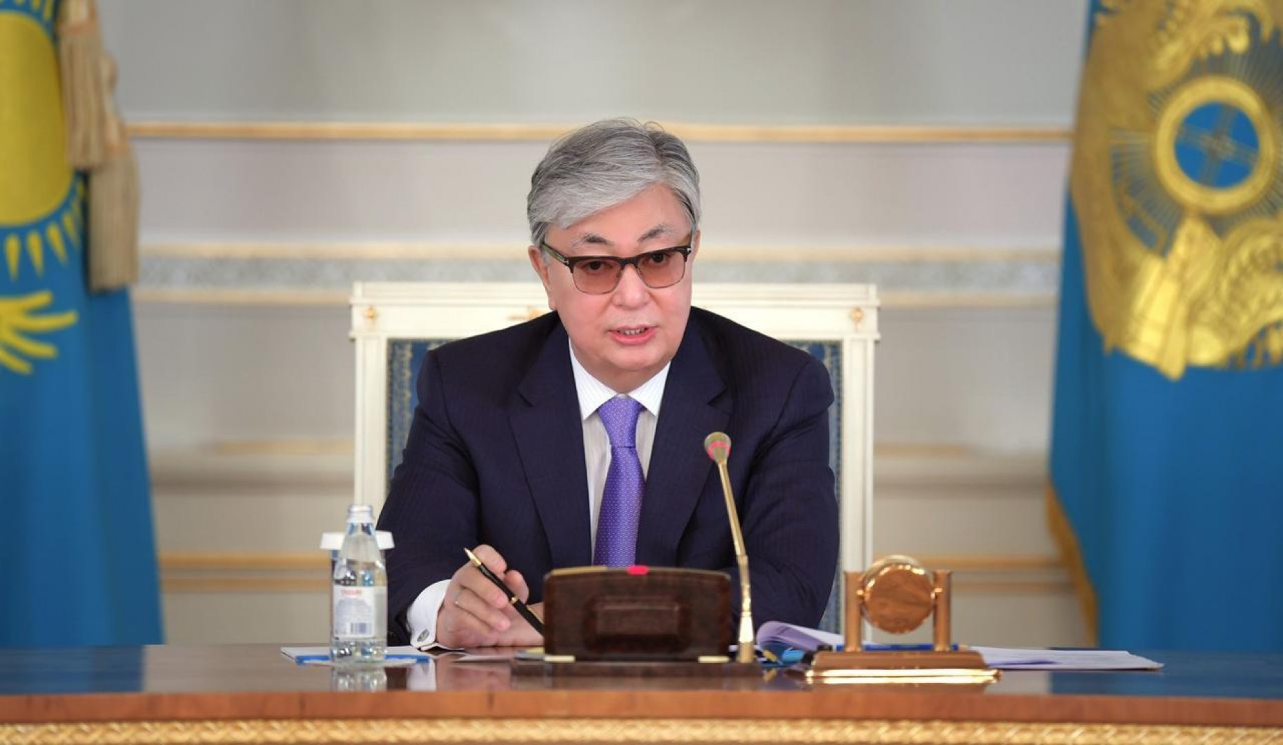 Токаев поручил правительству Казахстана выделить средства из резерва для обеспечения режима ЧП