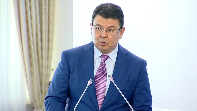 Экс-глава Минэнерго Бозумбаев назначен помощником президента Казахстана  