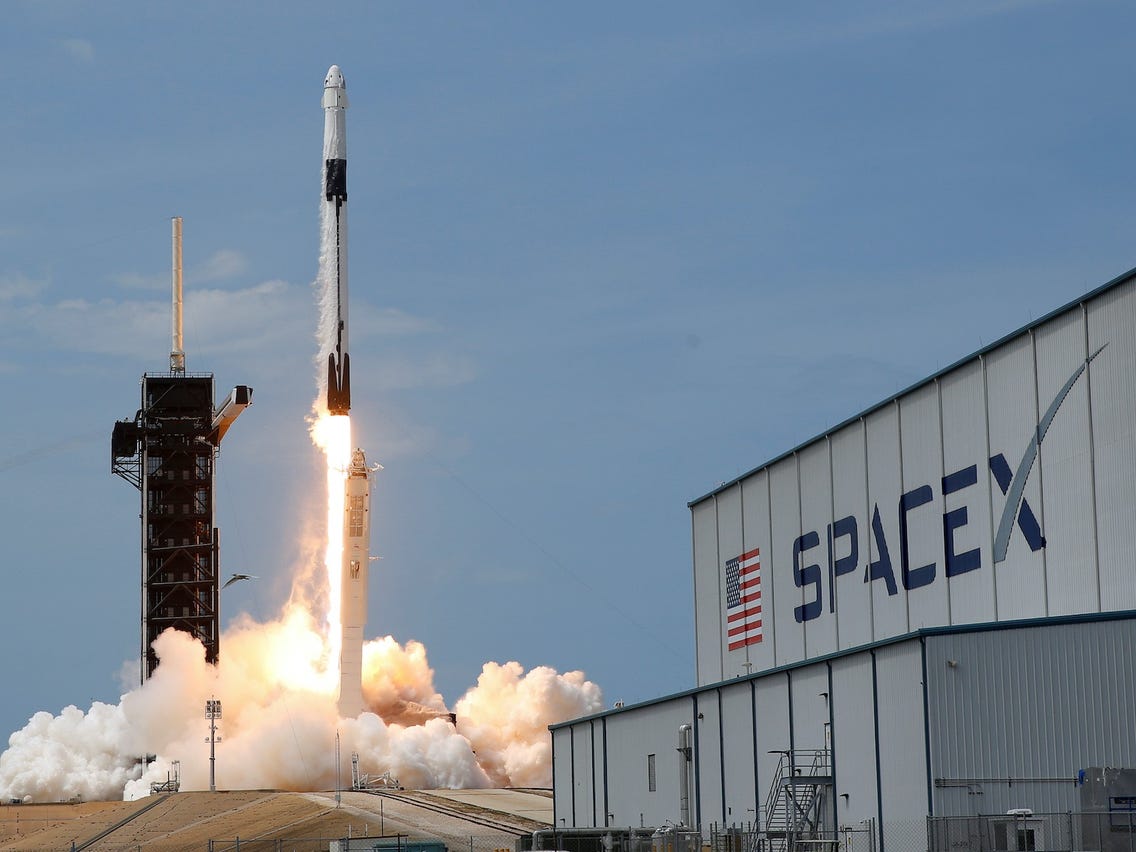 SpaceX в воскресенье запустит на орбиту новую партию из 60 интернет-спутников Starlink