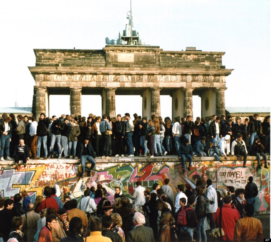 Берлин қабырғасының құлағанына – 30 жыл 