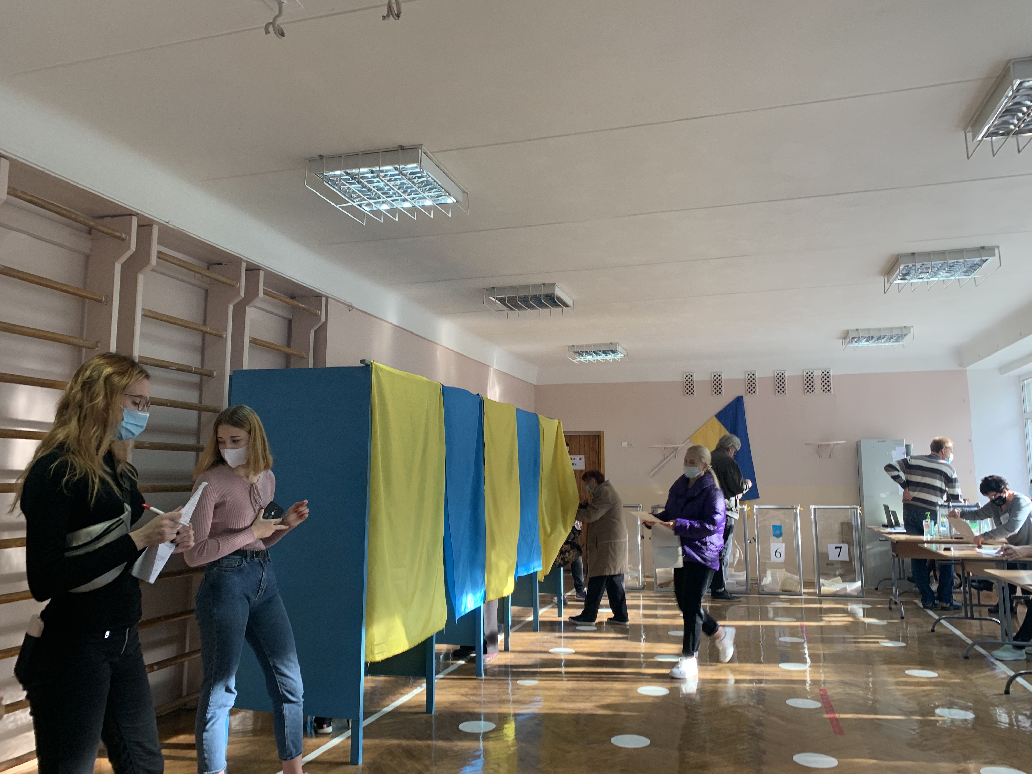 Полиция Украины получила восемь сообщений о минировании избирательных участков