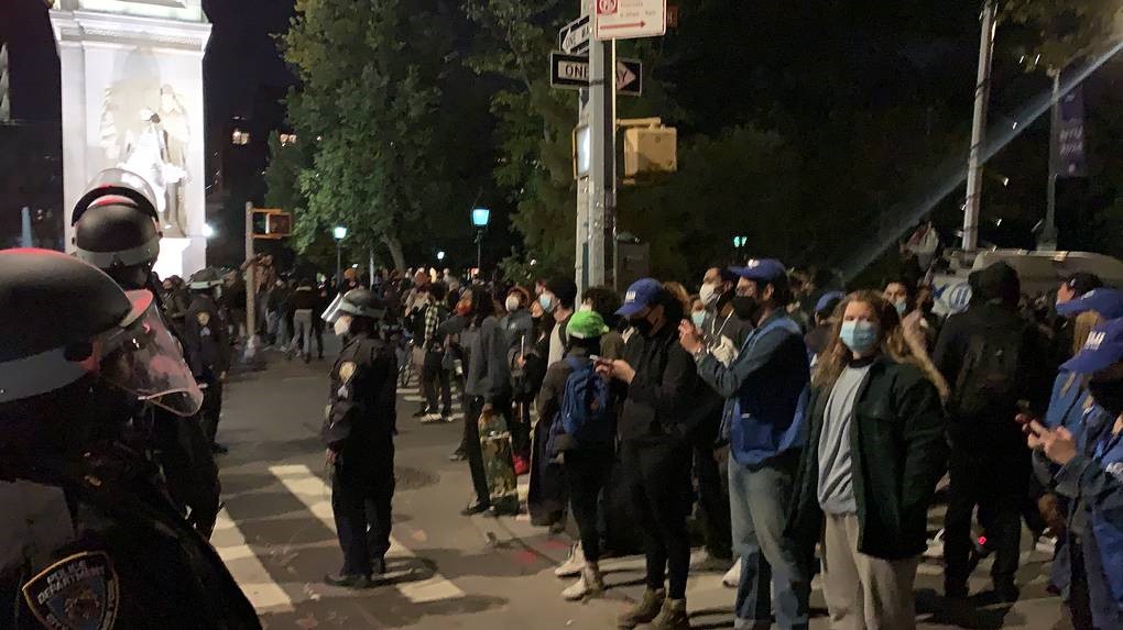 В Нью-Йорке акция протеста вылилась в стычки с полицией