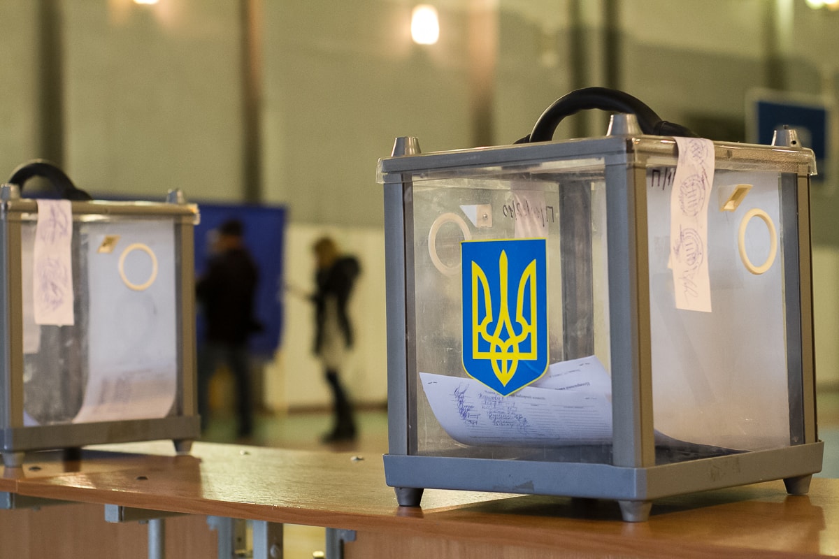 На Украине началось голосование во втором туре выборов президента