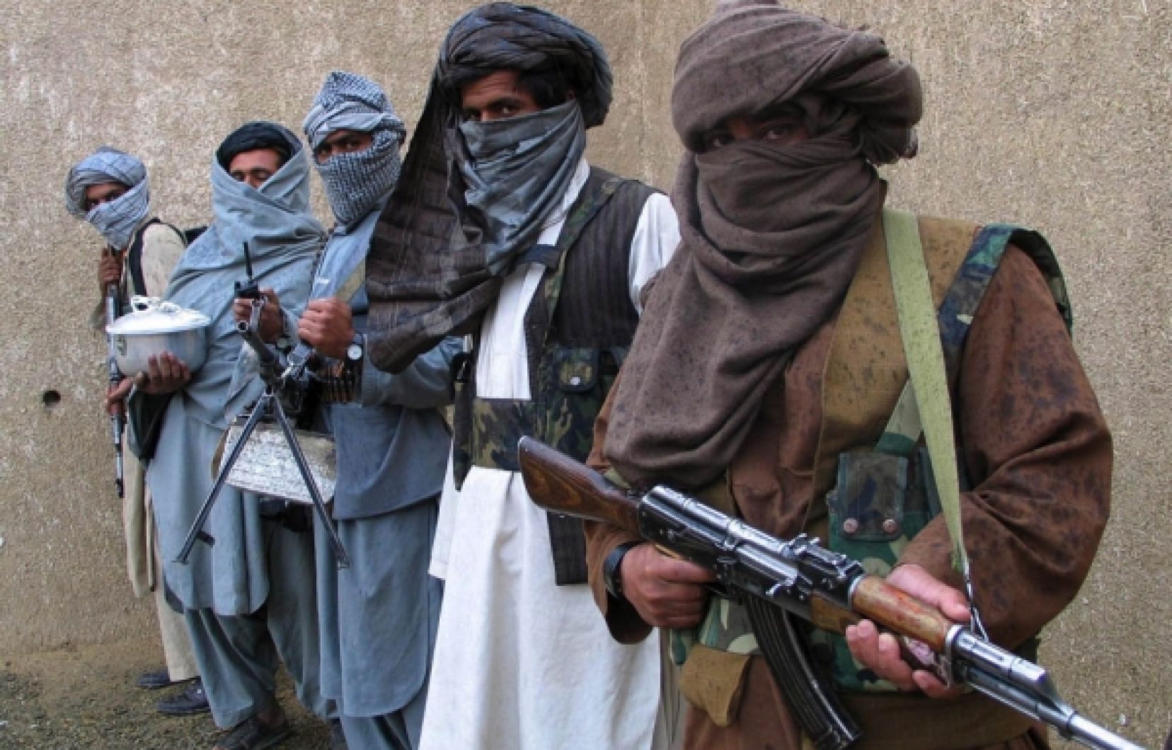 Талибы в Афганистане похитили членов избиркома