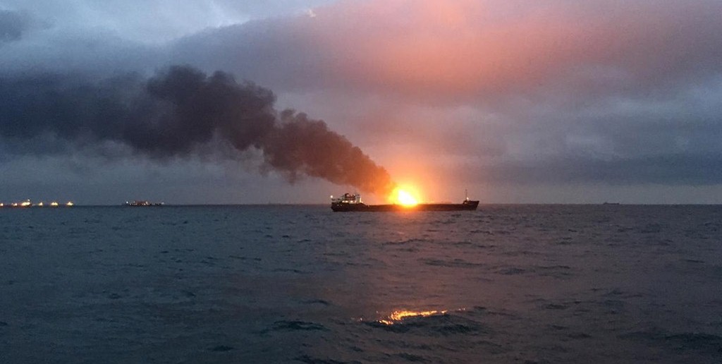 В Черном море загорелись два судна, 11 человек погибли, 12 спасены