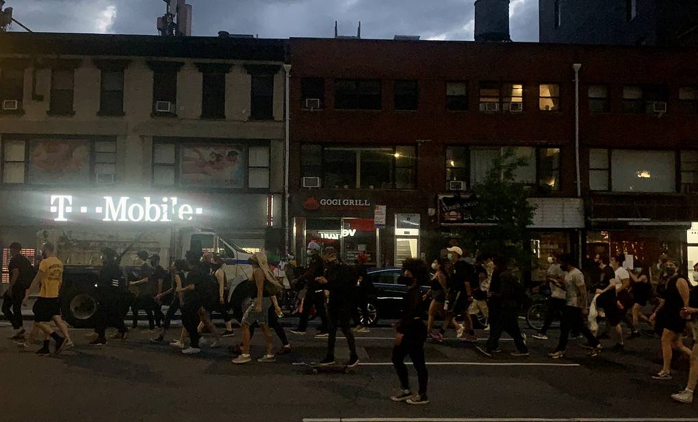 Протесты в Нью-Йорке из-за смерти афроамериканца перерастают в беспорядки