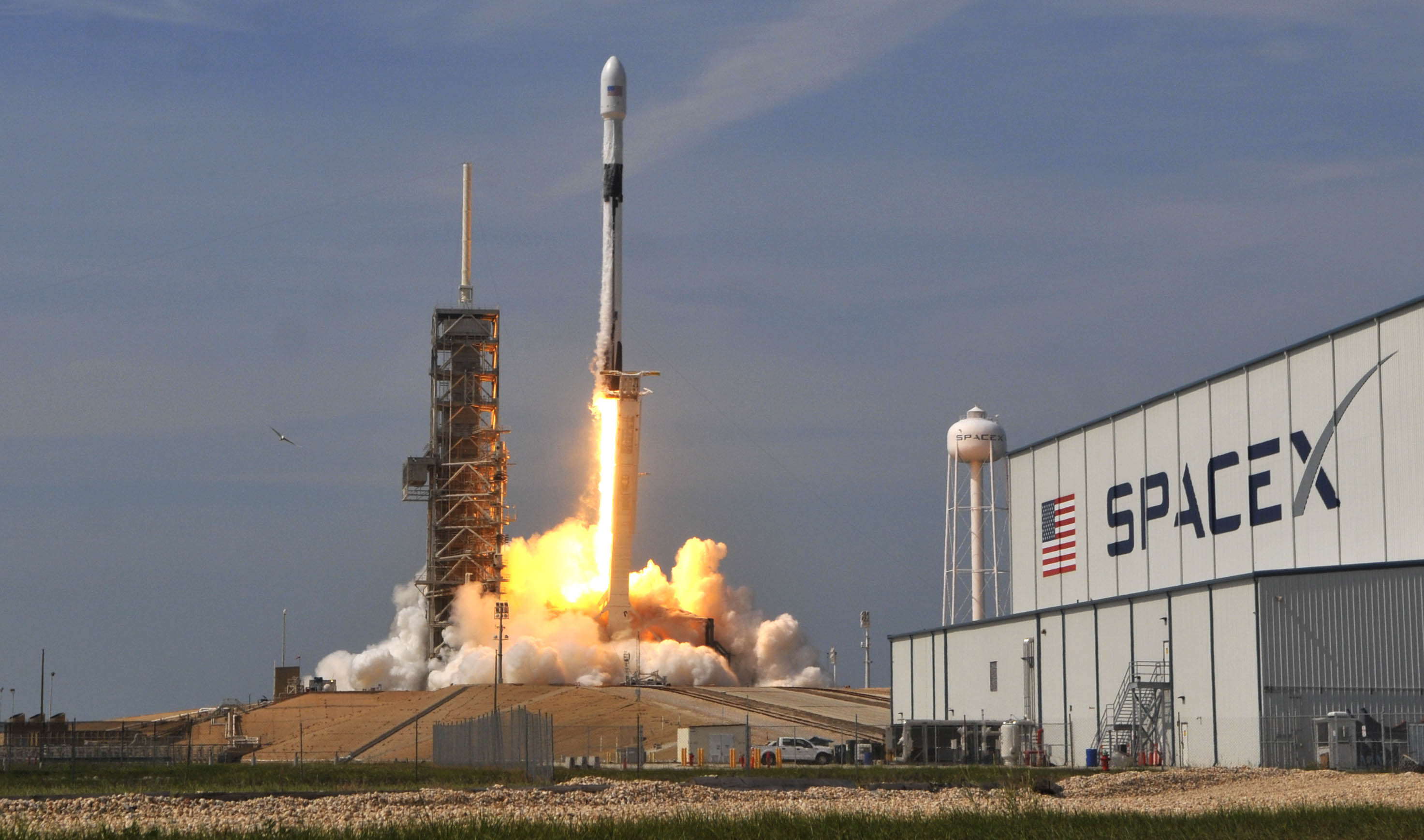 SpaceX зымыраны 60 жерсерікті Жер орбитасына сәтті алып шықты