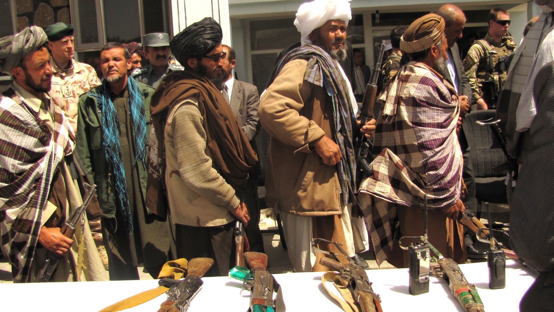 Правительство Афганистана освободило более 300 боевиков движения "Талибан"