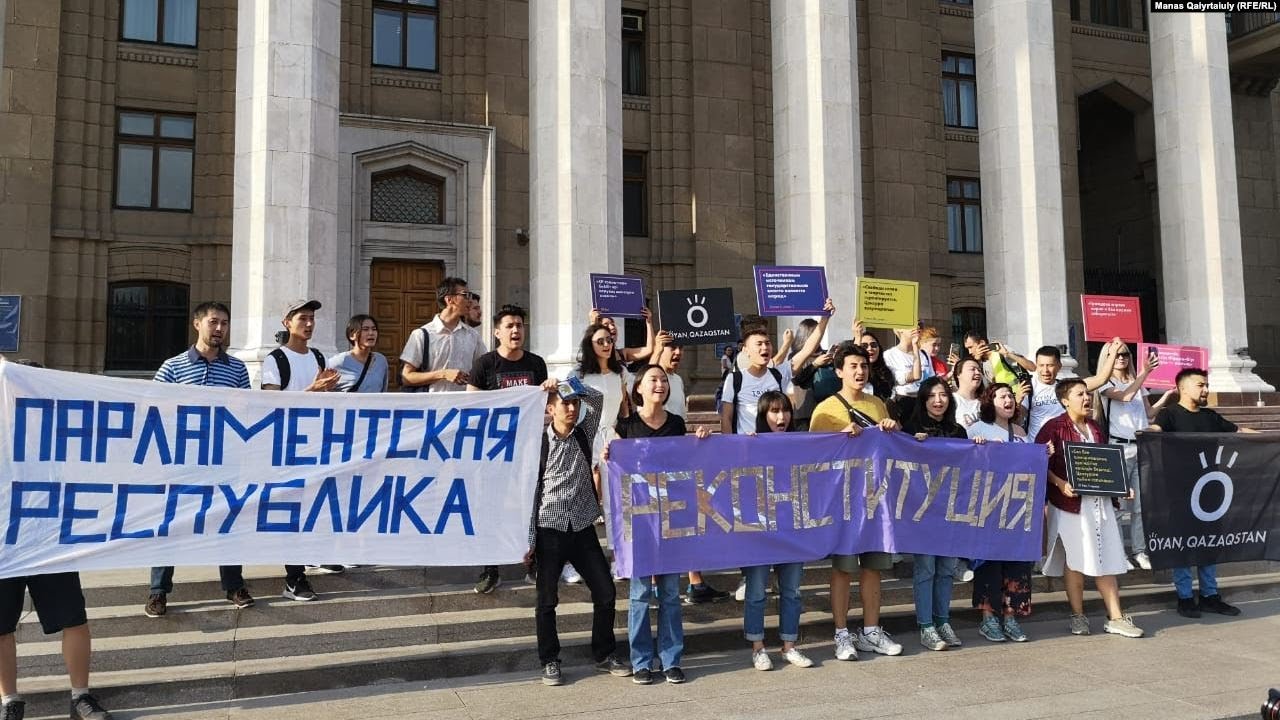 В Алматы прошел немногочисленный митинг гражданских активистов