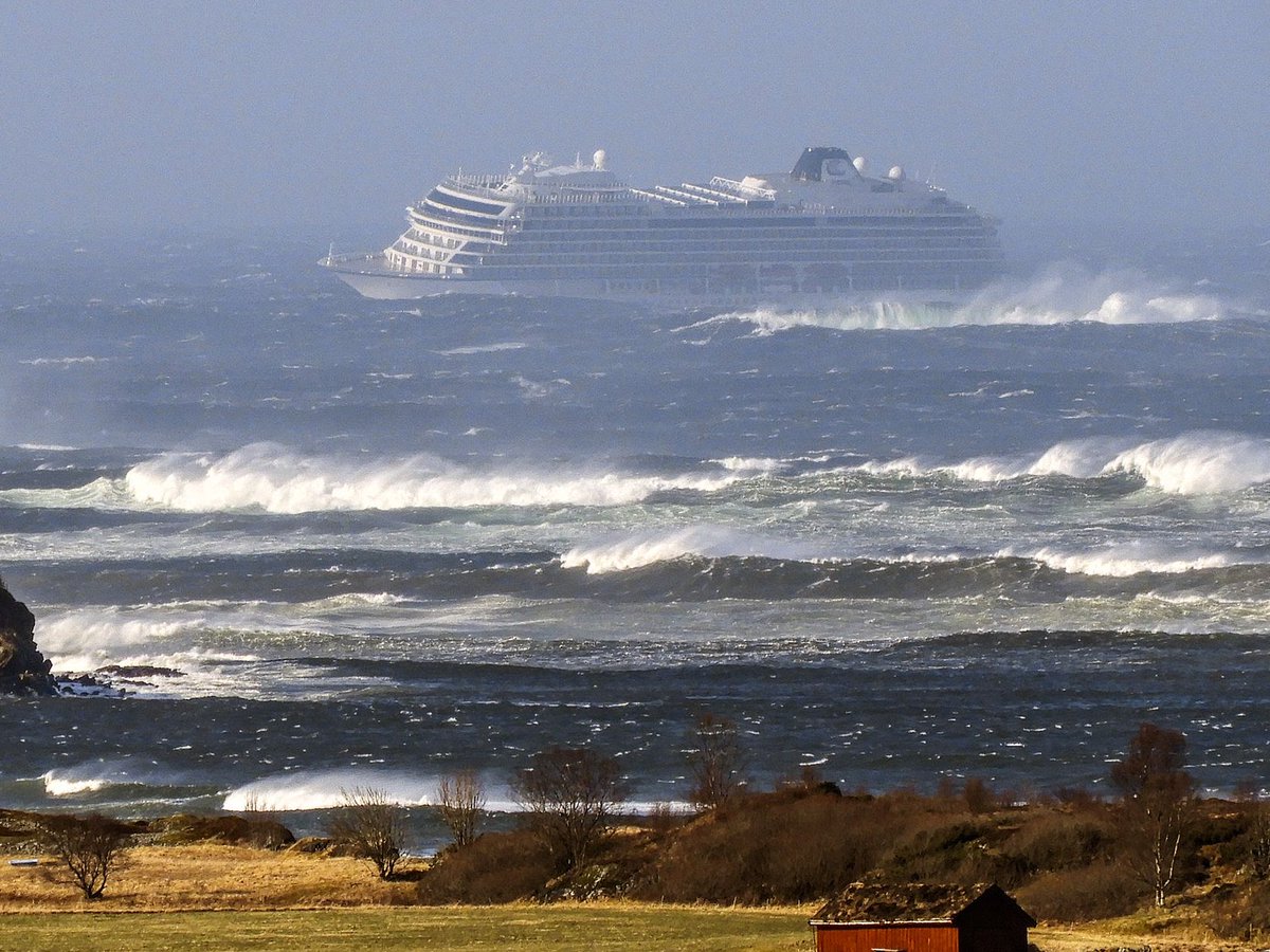 На борту терпящего в Норвегии бедствия лайнера были две казахстанки