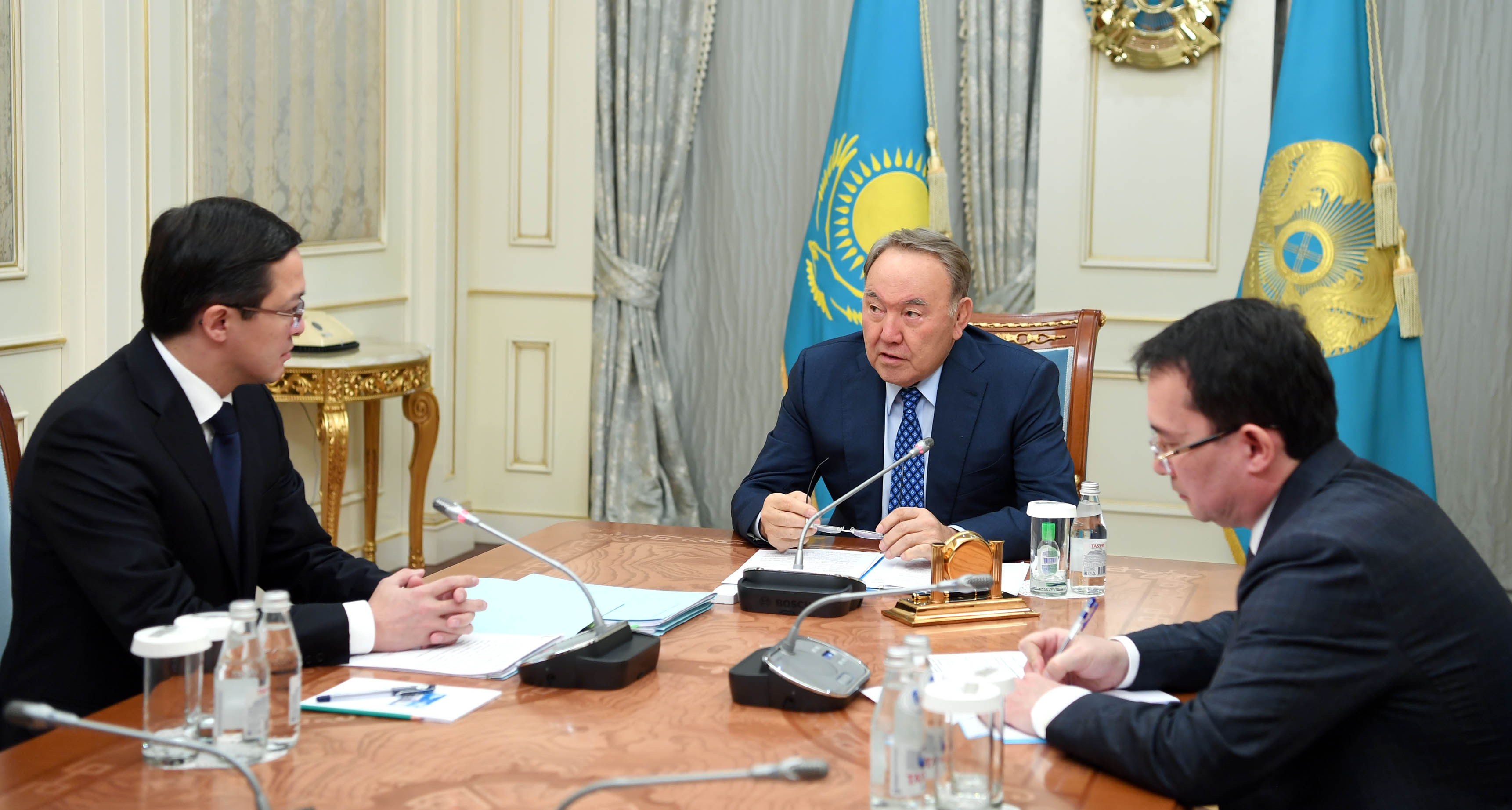 Нурсултан Назарбаев встретился с председателем Нацбанка Данияром Акишевым