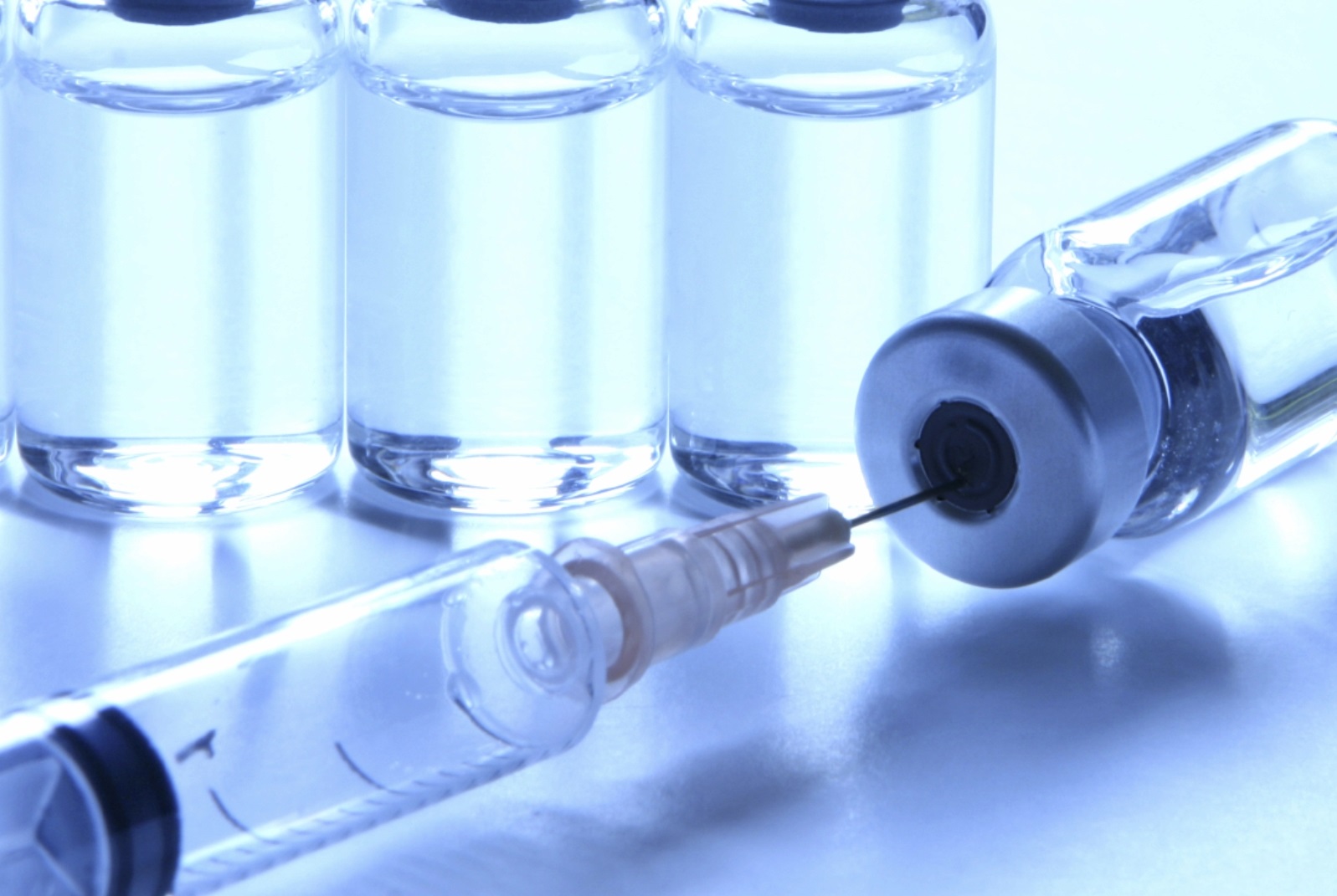 Казахстанцы продолжают испытывать на себе отечественную вакцину от COVID-19