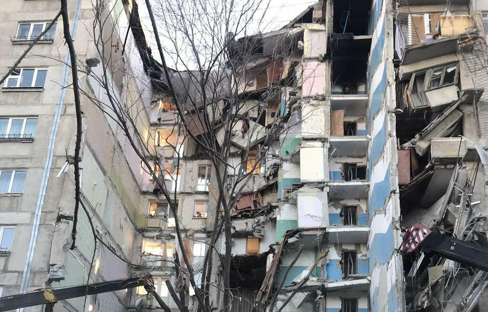 Число жертв при обрушении дома в российском Магнитогорске составляет семь человек