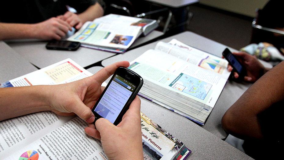 Разрешается ли проносить в школы Казахстана смартфоны