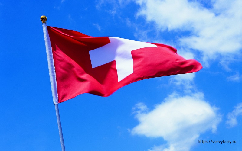 Самый большой в мире швейцарский флаг не выдержал порывов ветра
