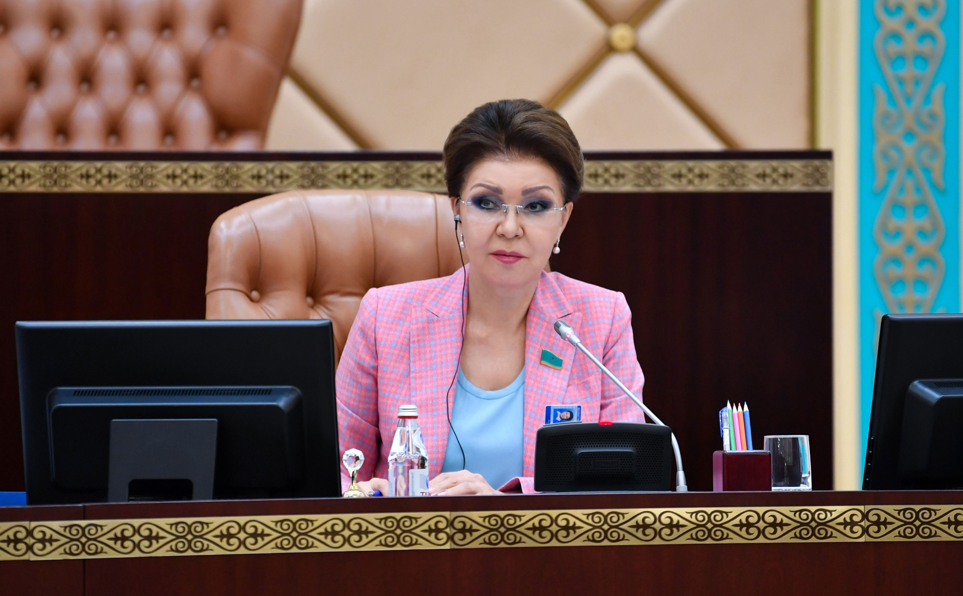 Назарбаева предлагает законодательно закрепить увеличение доли женщин в госорганах