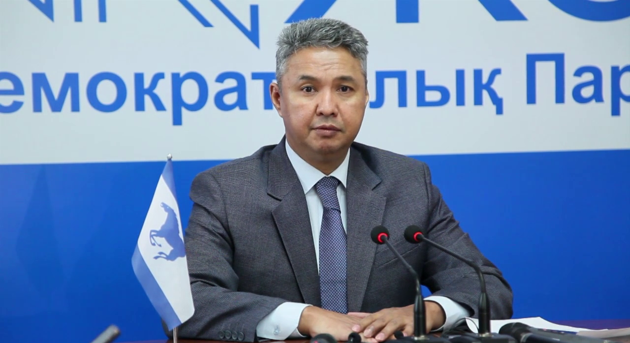 Группа депутатов просит переименовать Казахстан в Казахскую Республику 