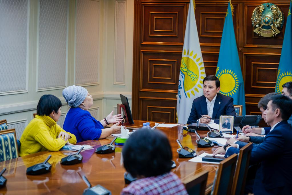 Аким столицы Алтай Кульгинов провел очередной прием граждан