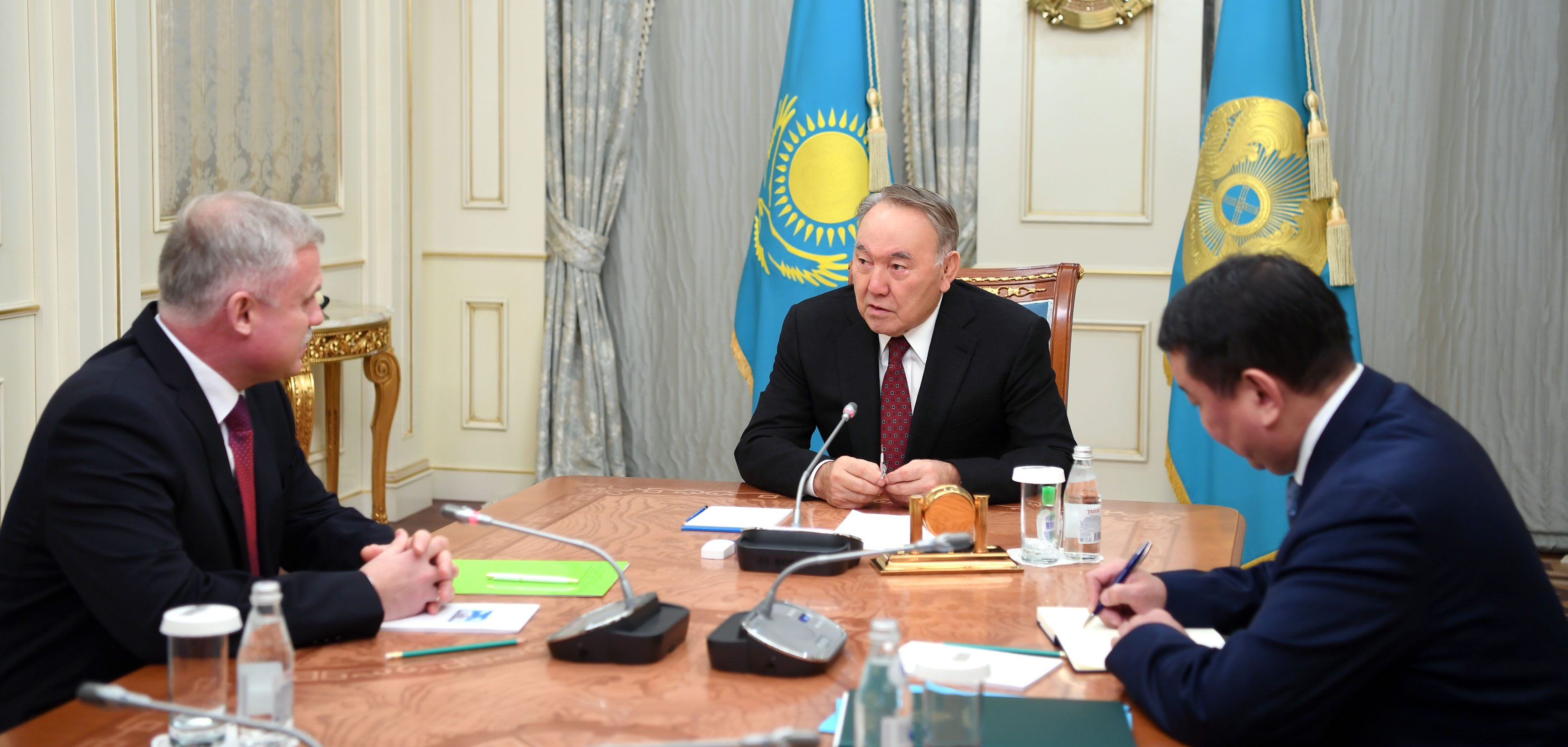 Назарбаев встретился с госсекретарём Совбеза Белоруссии