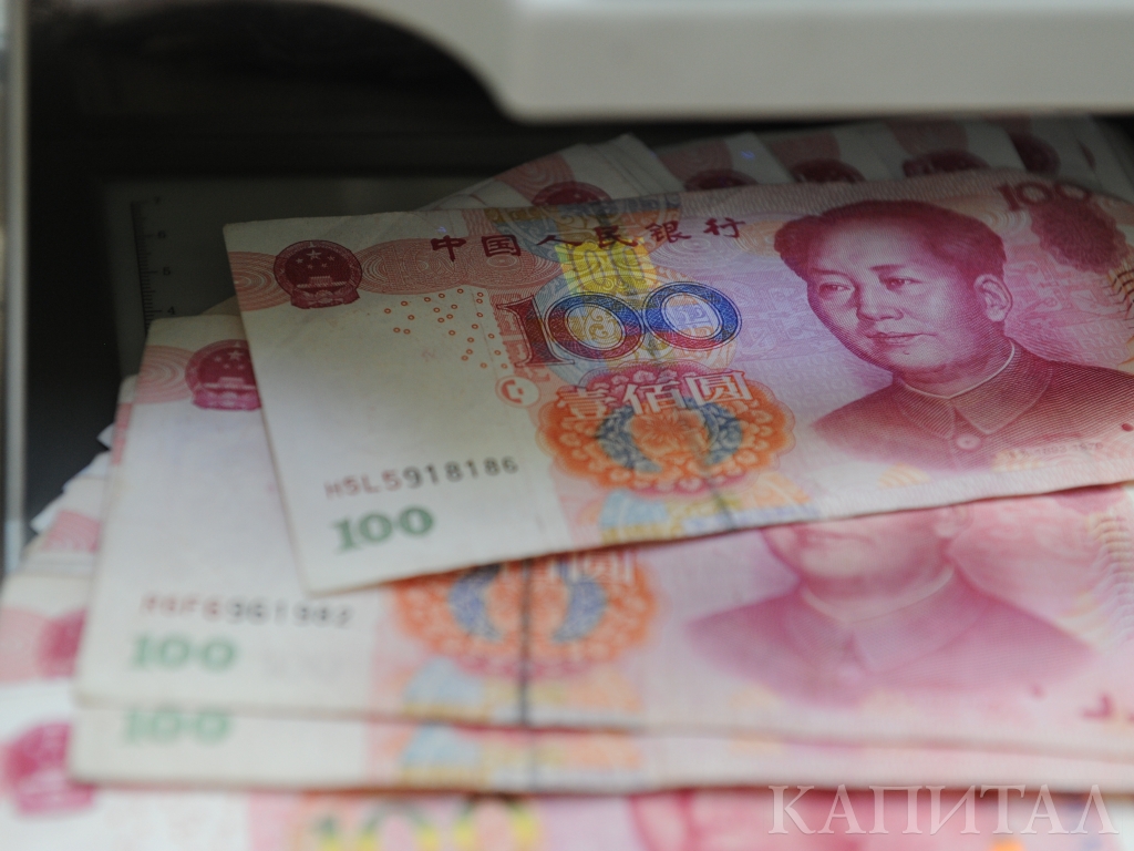 Китай потратил за месяц на поддержку юаня почти 34 млрд долларов 