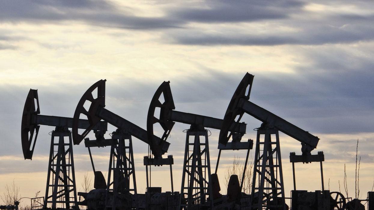 Нефть восстанавливается после падения ниже $60 за баррель