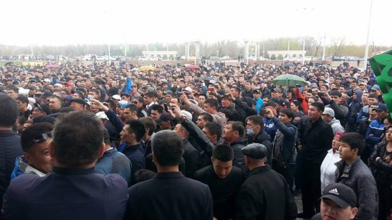 Десятки человек вышли на несанкционированные акции в Нур-Султане и Алматы