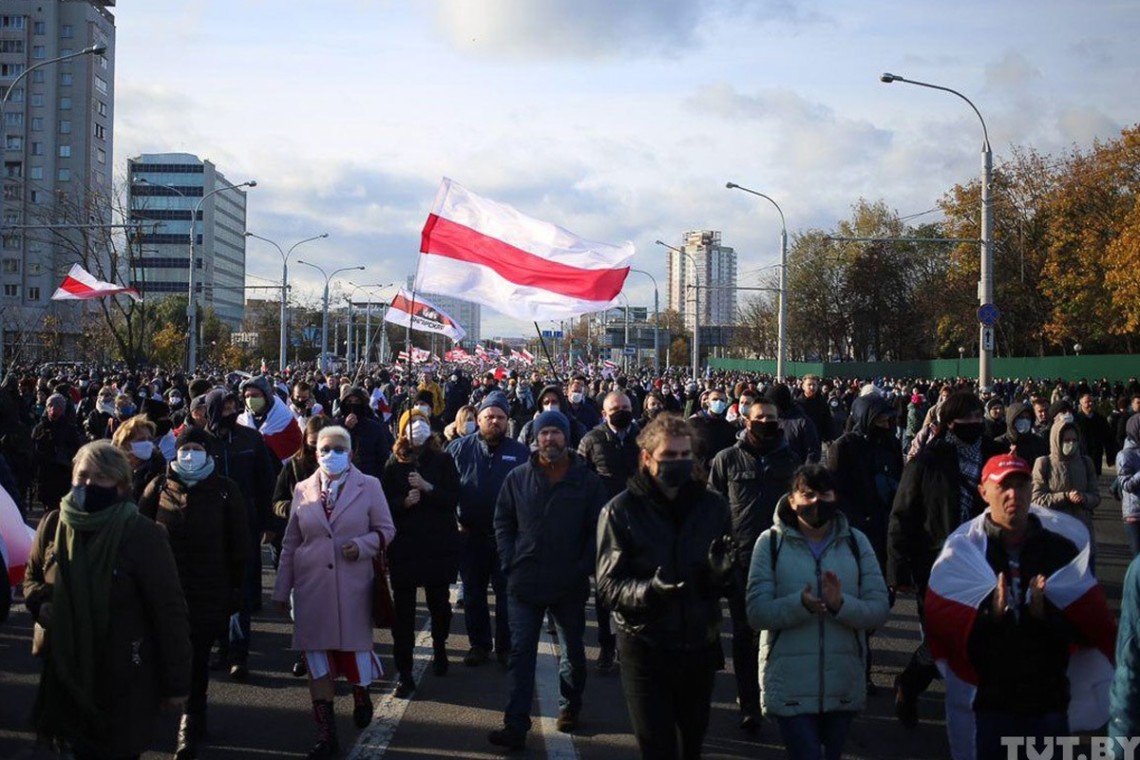 Центр Минска заполняется протестующими