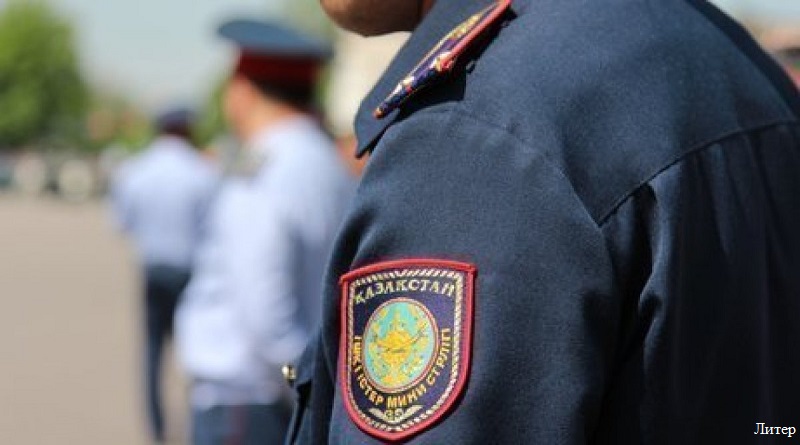 Двое пьяных полицейских оказали сопротивление при задержании в Шымкенте 