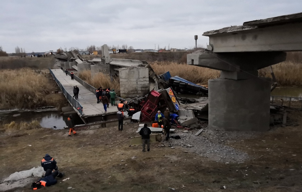 В Воронежской области обрушился автомобильный мост