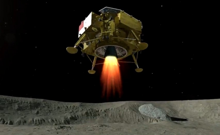 Китайский космический аппарат "Чанъэ-4" передал первый снимок с обратной стороны Луны