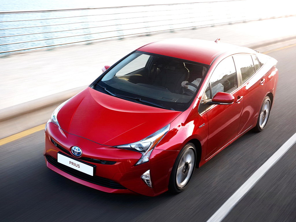 Toyota отзывает 2,4 млн гибридных автомобилей по всему миру