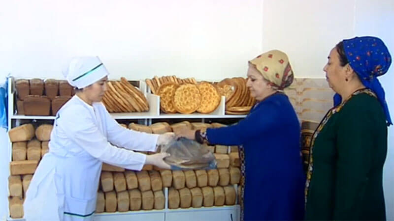 В Ашхабаде наблюдается дефицит хлеба