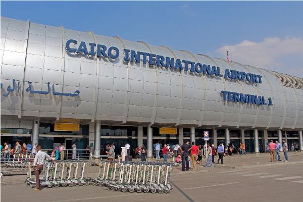 Сотни пассажиров застряли в аэропорту Каира из-за сбоя в системе регистрации