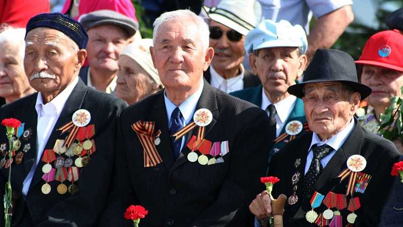 Выплаты ветеранам ВОВ намерены уравнять в Казахстане  