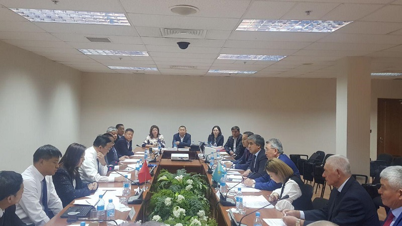 Казахстанско-китайские отношения: между странами увеличиваются грузоперевозки  