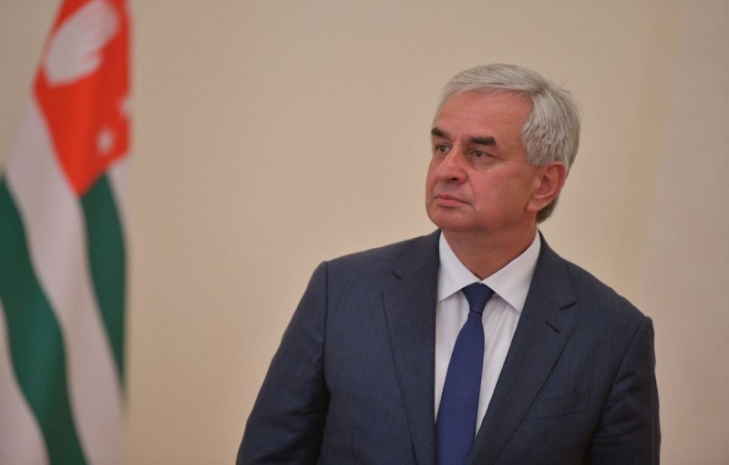 Президент Абхазии направил в парламент документ об отставке  