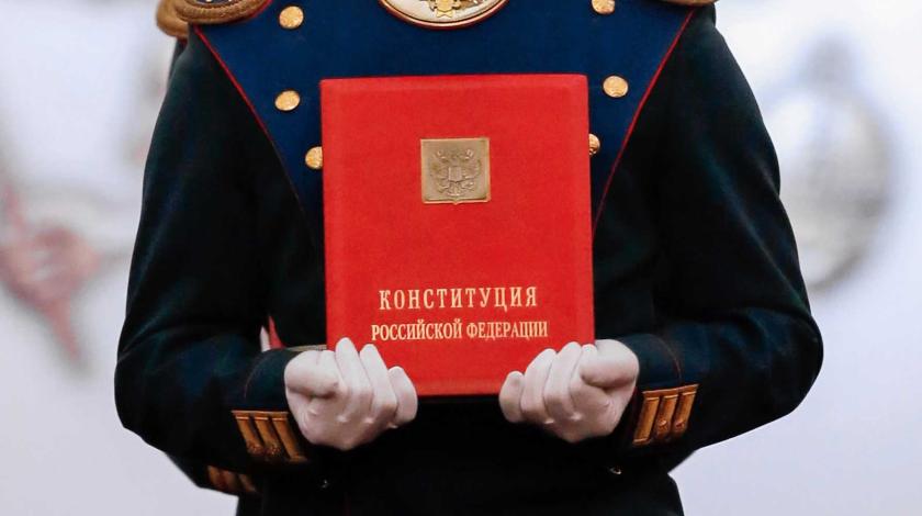 Большинство россиян поддерживают поправки в Конституцию РФ  