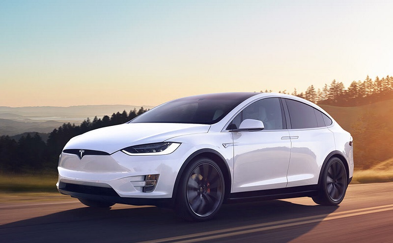 Tesla отзывает 15 тысяч внедорожников Model X  