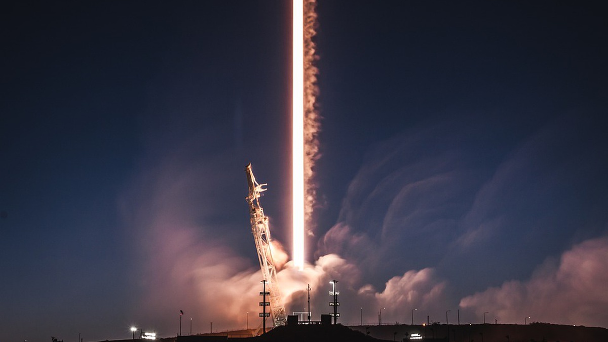 Ракета SpaceX успешно вывела на орбиту американский спутник Sirius SXM-7  