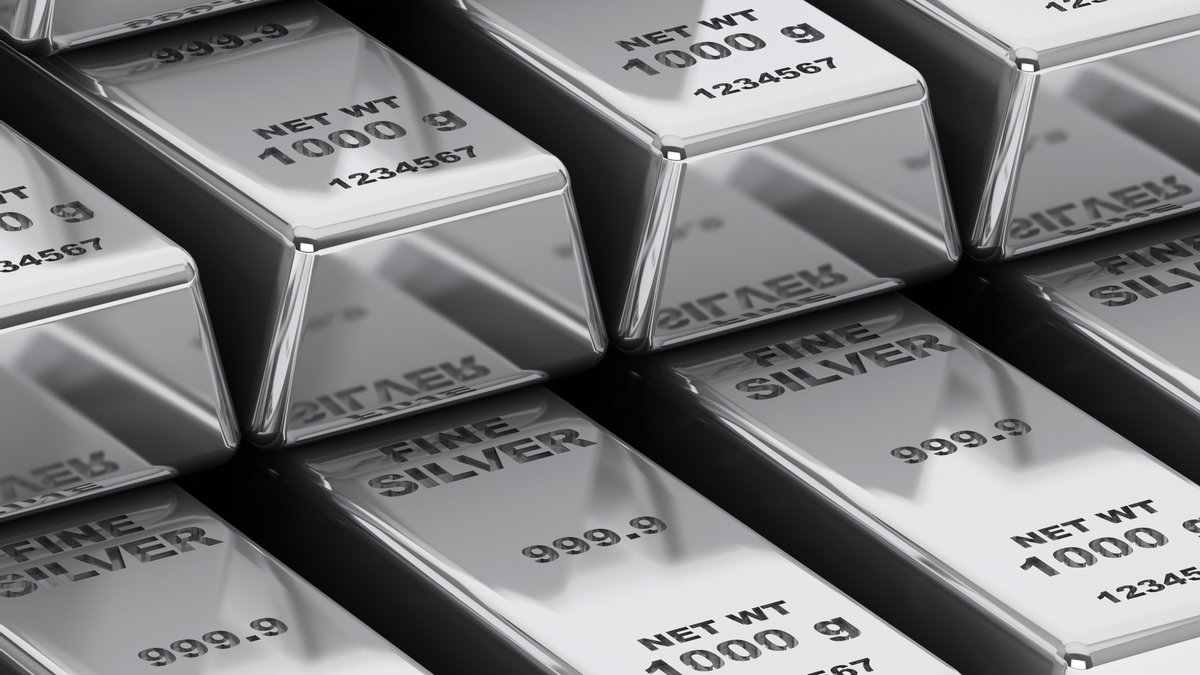 Цена серебра достигла максимума с февраля 2013 года  